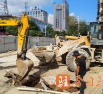 胖老太bbw高温下的坚守｜道路建设者用汗水铺就畅通路